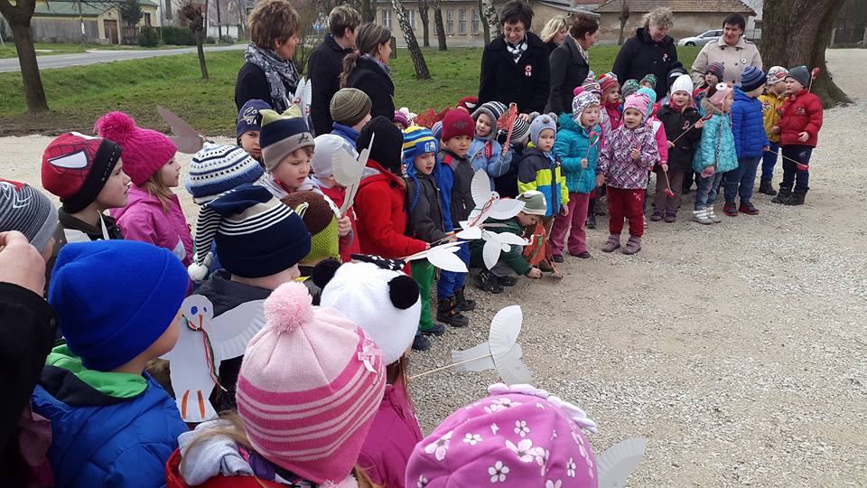 Március 15. megemlékezés az emlékműnél